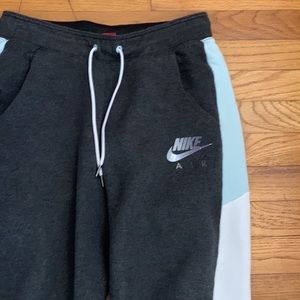 NIKE Sweatpants